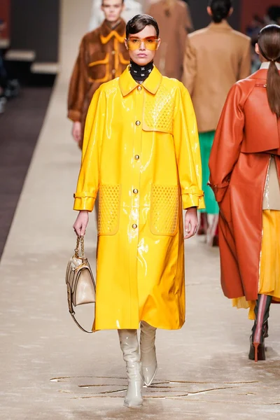 Look 17